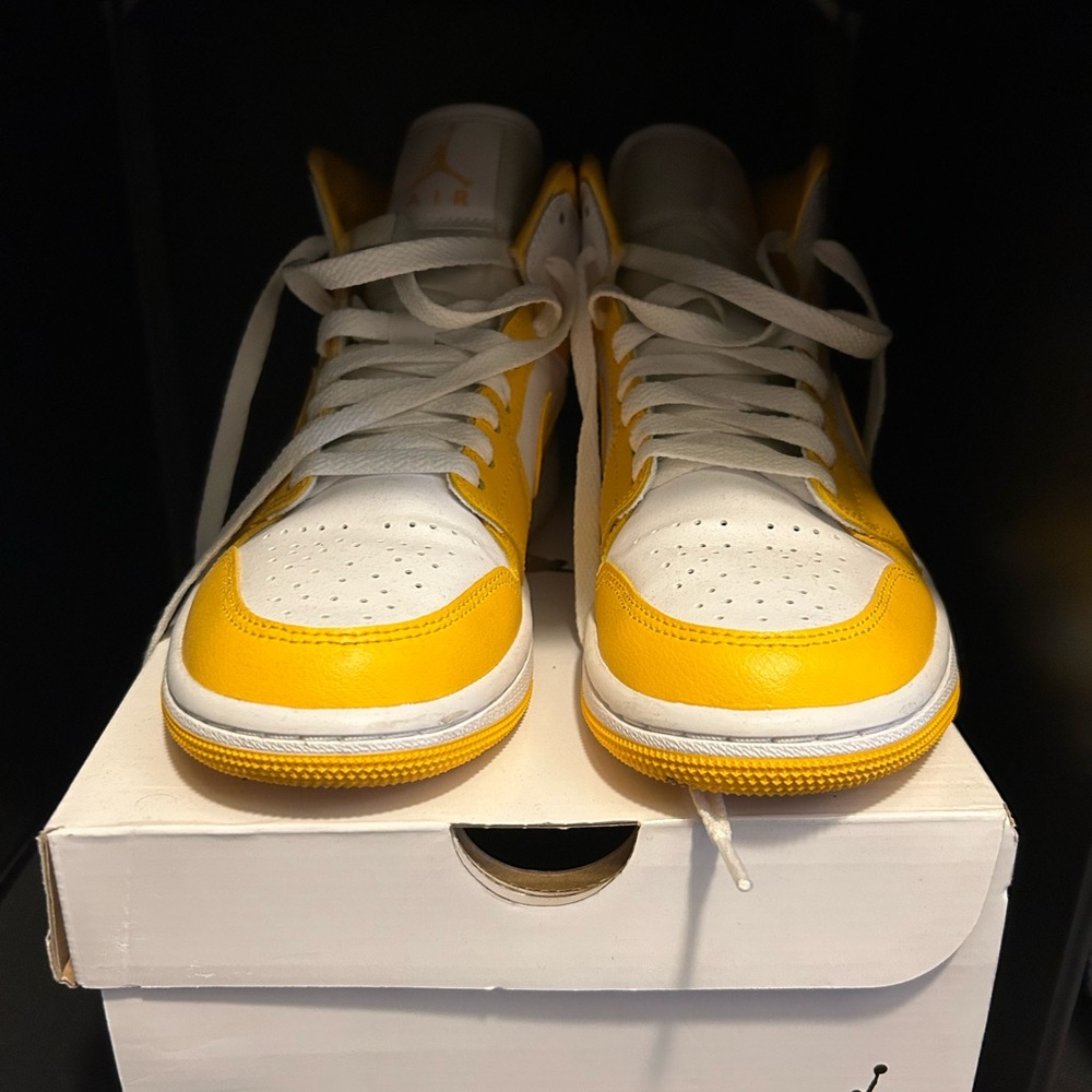 Jordan 1 mid university yellow - Picture 2 of 6